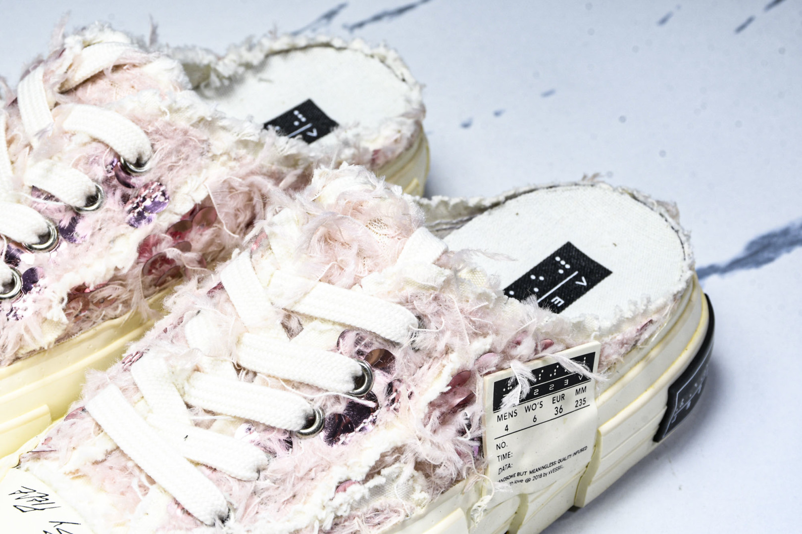 吴建豪 尺码35-45

纯原版出品-xVESSEL 天鹅之吻 长毛绒亮片 防滑耐磨轻便 低帮 帆布鞋 