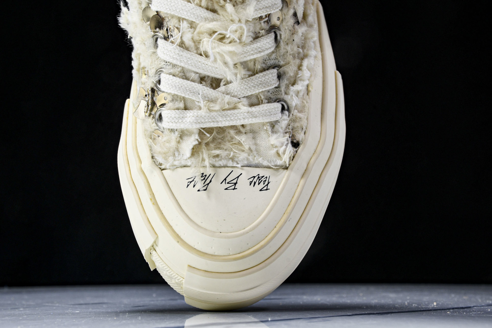 吴建豪 尺码35-45

纯原版出品-xVESSEL 天鹅之心 长毛绒亮片半拖 甜酷解构 变色 低帮 帆
