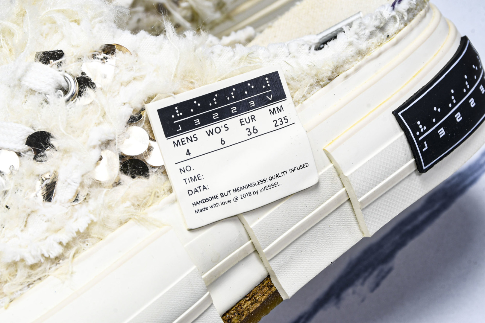 吴建豪 尺码35-45

纯原版出品-xVESSEL 天鹅之心 长毛绒亮片半拖 甜酷解构 变色 低帮 帆