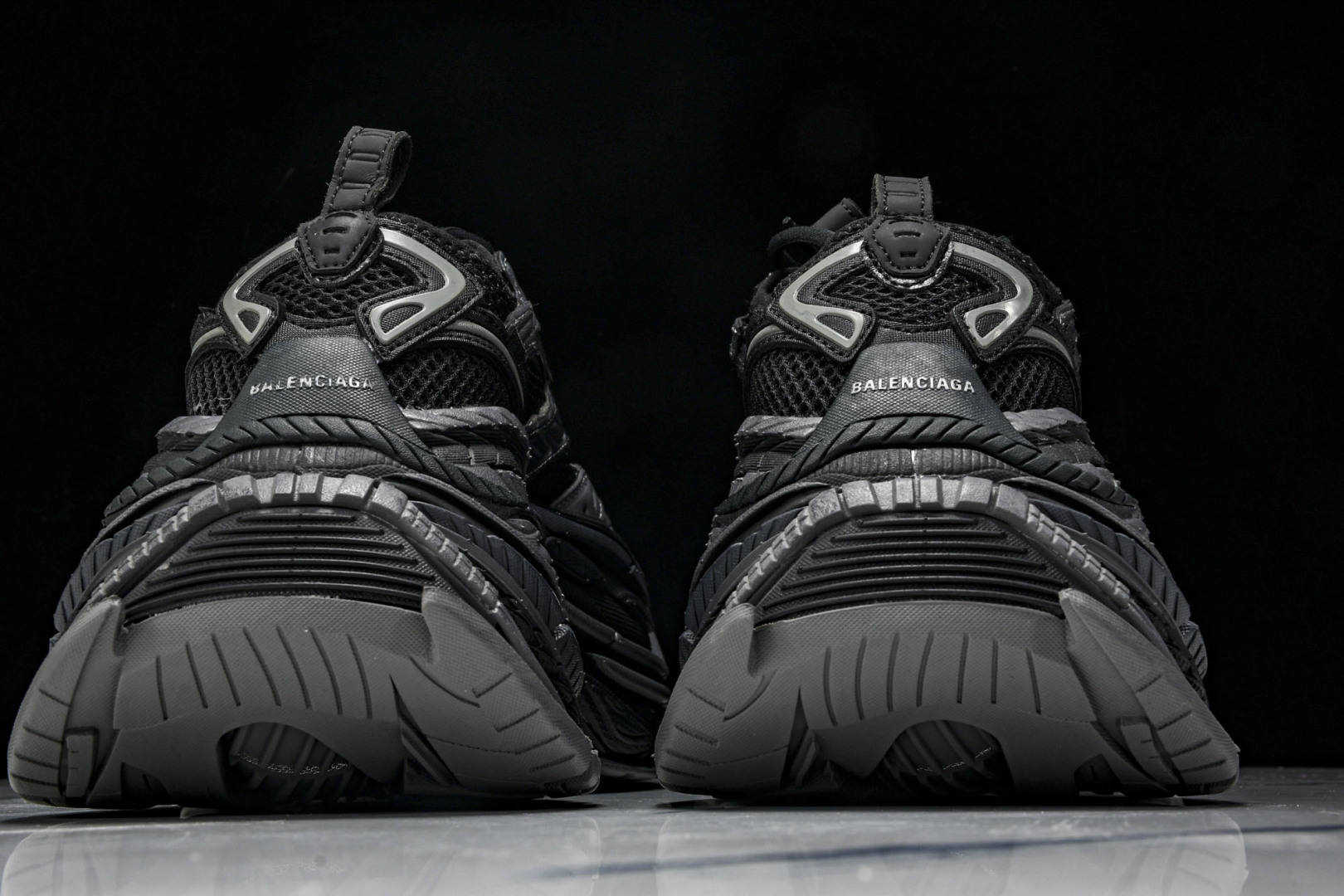 巴黎 尺码35-46

纯原版出品-Balenciaga Platform Dark Grey 黑深灰 