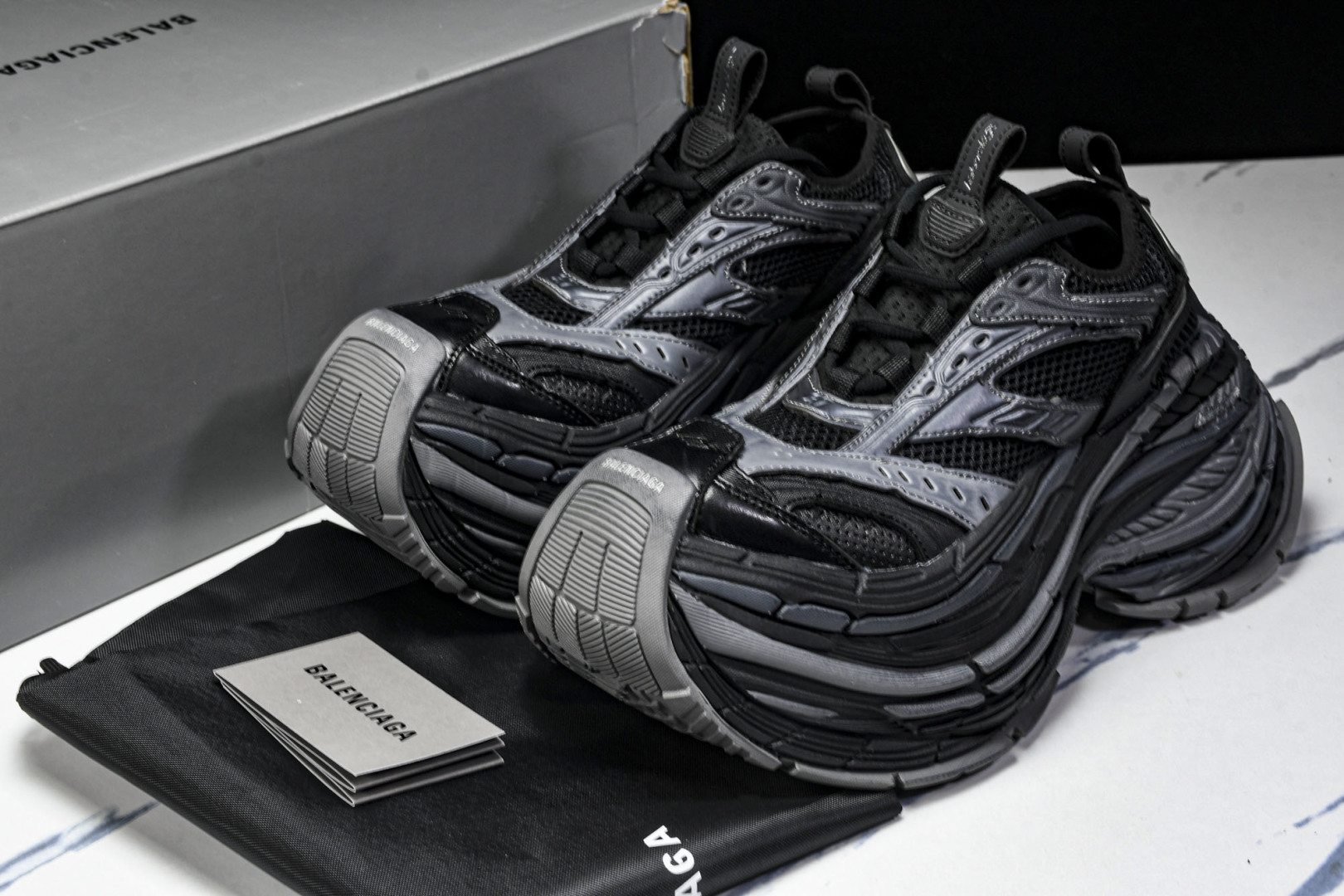 巴黎 尺码35-46

纯原版出品-Balenciaga Platform Dark Grey 黑深灰 