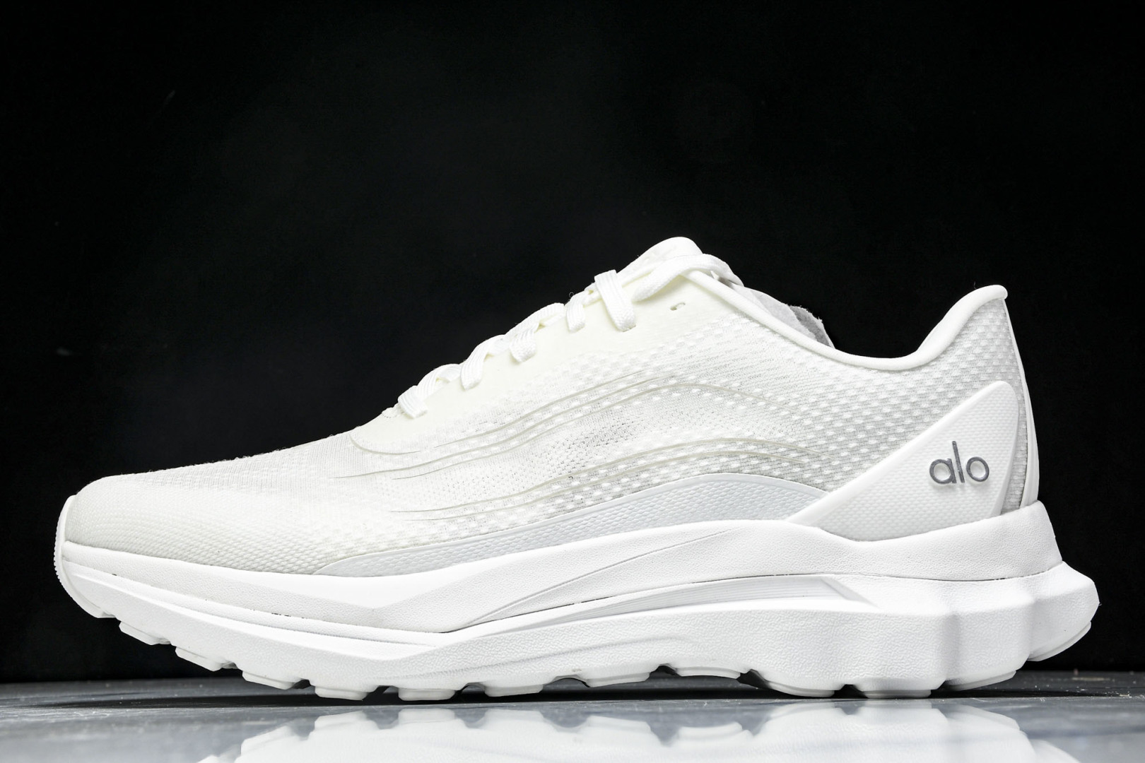 Alo 尺码36-45

纯原版出品-Alo Runner 舒适百搭透气减震 低帮跑步鞋 男女同款 白色