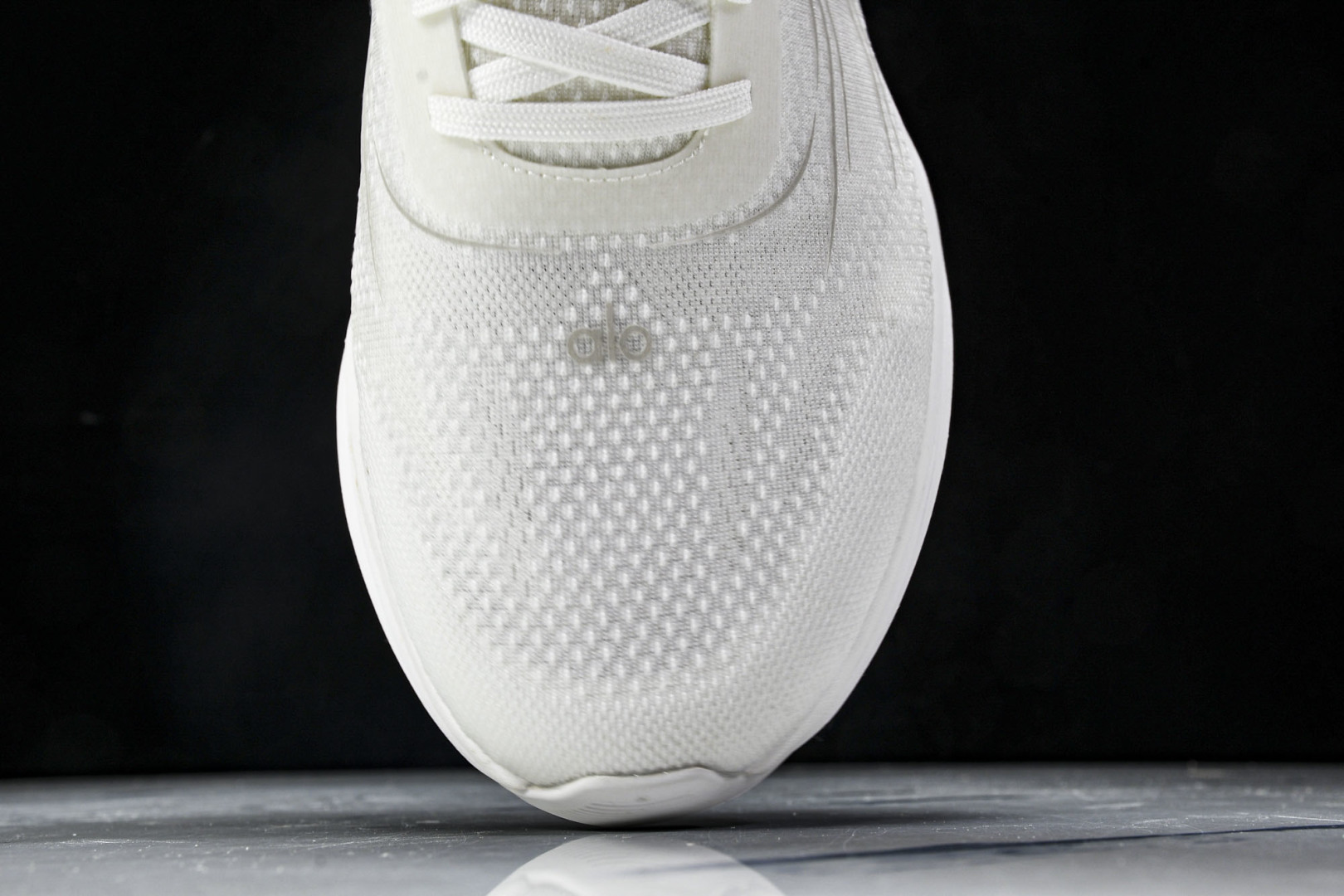 Alo 尺码36-45

纯原版出品-Alo Runner 舒适百搭透气减震 低帮跑步鞋 男女同款 白色