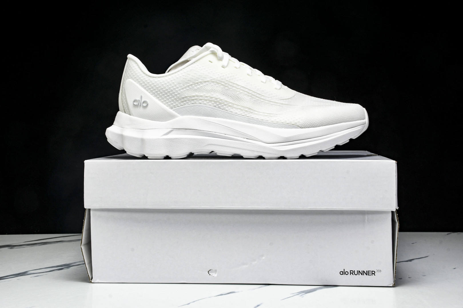 Alo 尺码36-45

纯原版出品-Alo Runner 舒适百搭透气减震 低帮跑步鞋 男女同款 白色