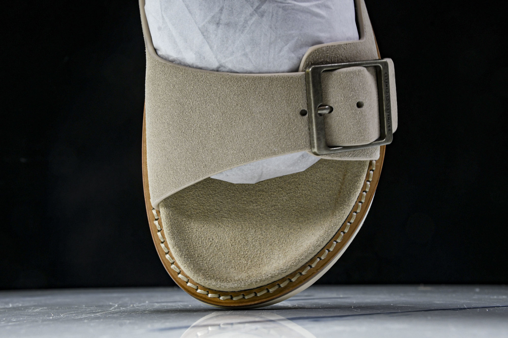 拖 尺码39-45

纯原版出品-Brunello Cucinelli 平底露趾一字拖鞋 男款 浅褐色 