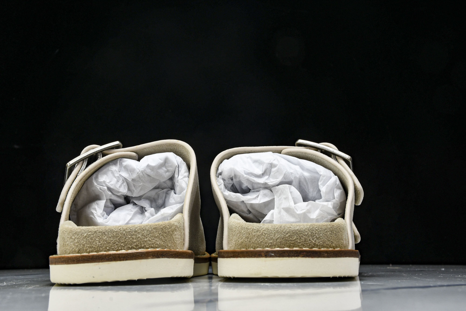 拖 尺码39-45

纯原版出品-Brunello Cucinelli 平底露趾一字拖鞋 男款 浅褐色 