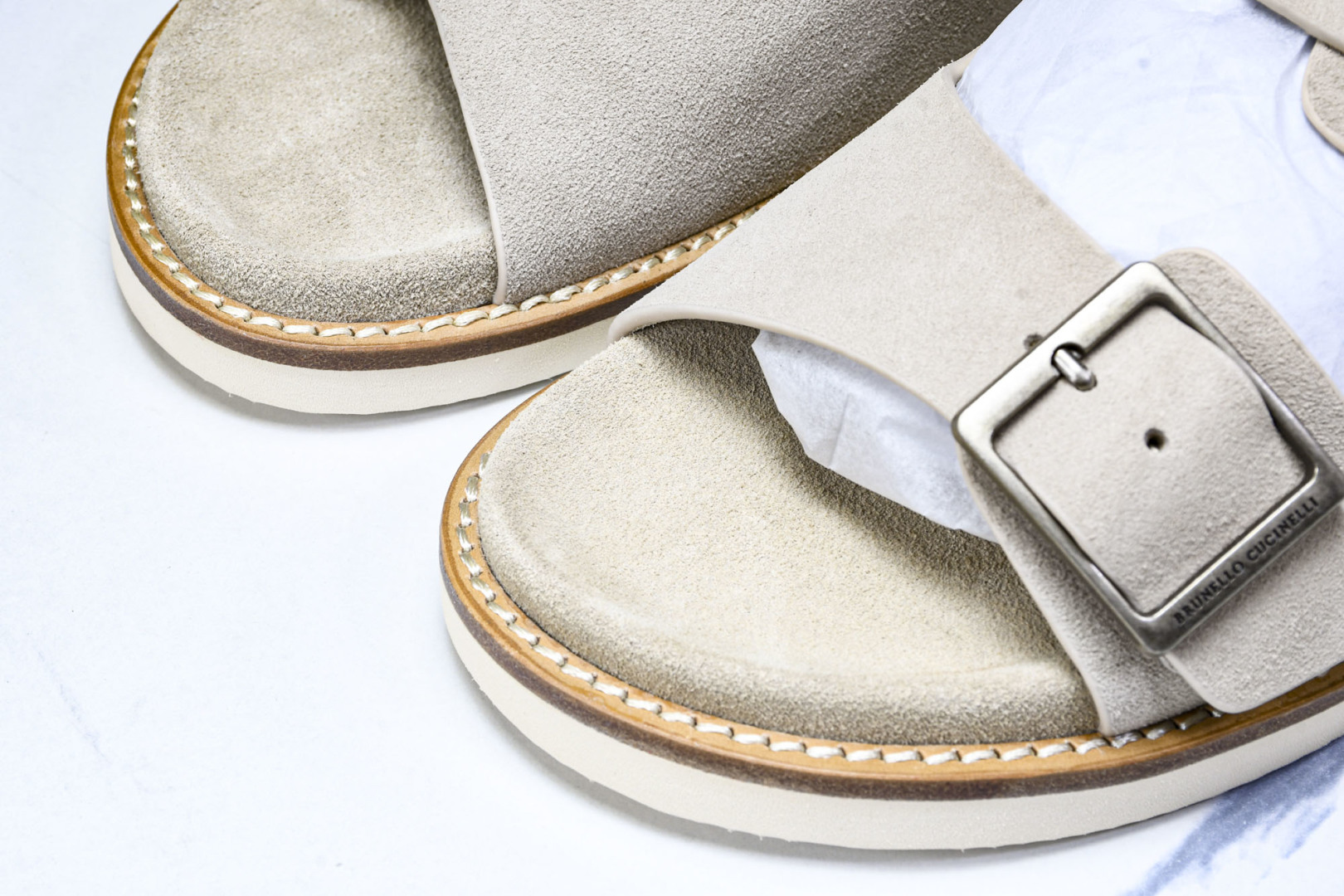 拖 尺码39-45

纯原版出品-Brunello Cucinelli 平底露趾一字拖鞋 男款 浅褐色 