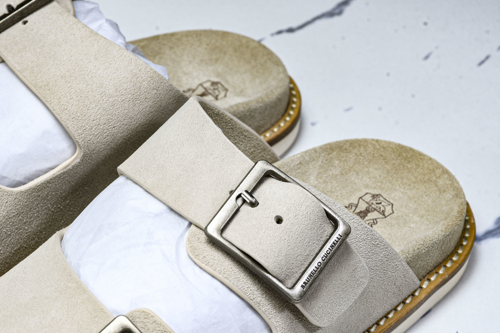 拖 尺码39-45

纯原版出品-Brunello Cucinelli 平底露趾一字拖鞋 男款 浅褐色 