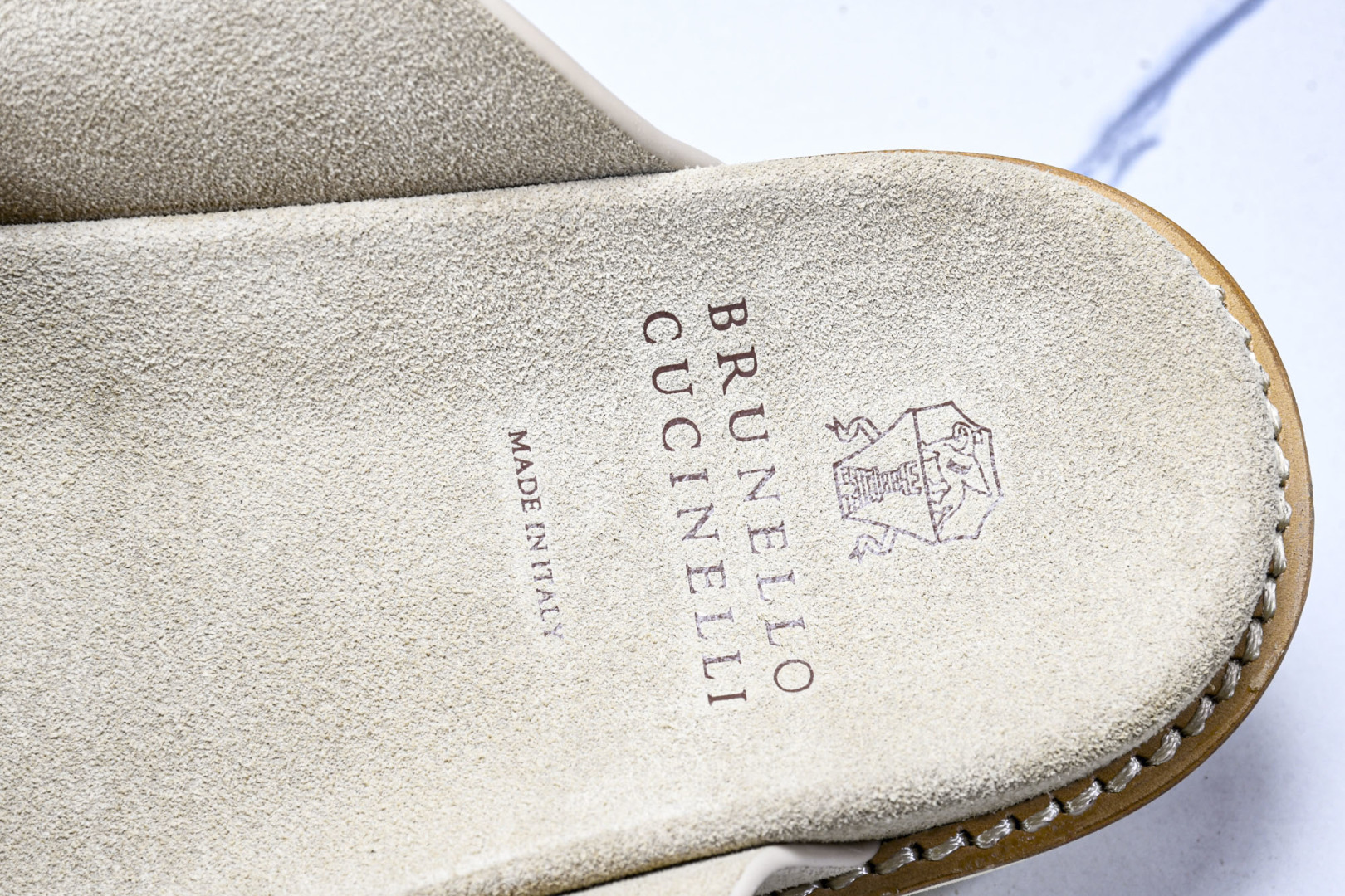 拖 尺码39-45

纯原版出品-Brunello Cucinelli 平底露趾一字拖鞋 男款 浅褐色 