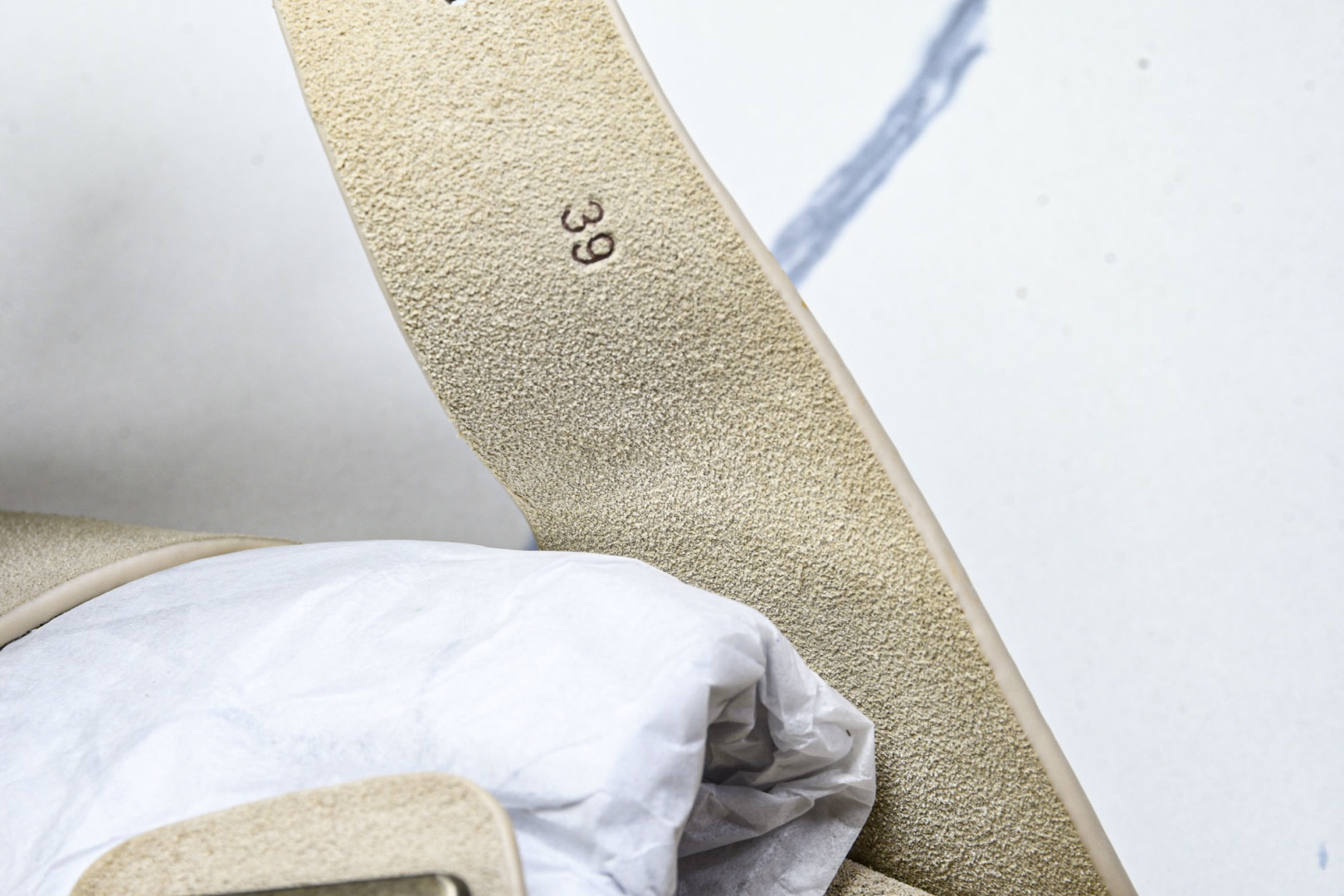 拖 尺码39-45

纯原版出品-Brunello Cucinelli 平底露趾一字拖鞋 男款 浅褐色 