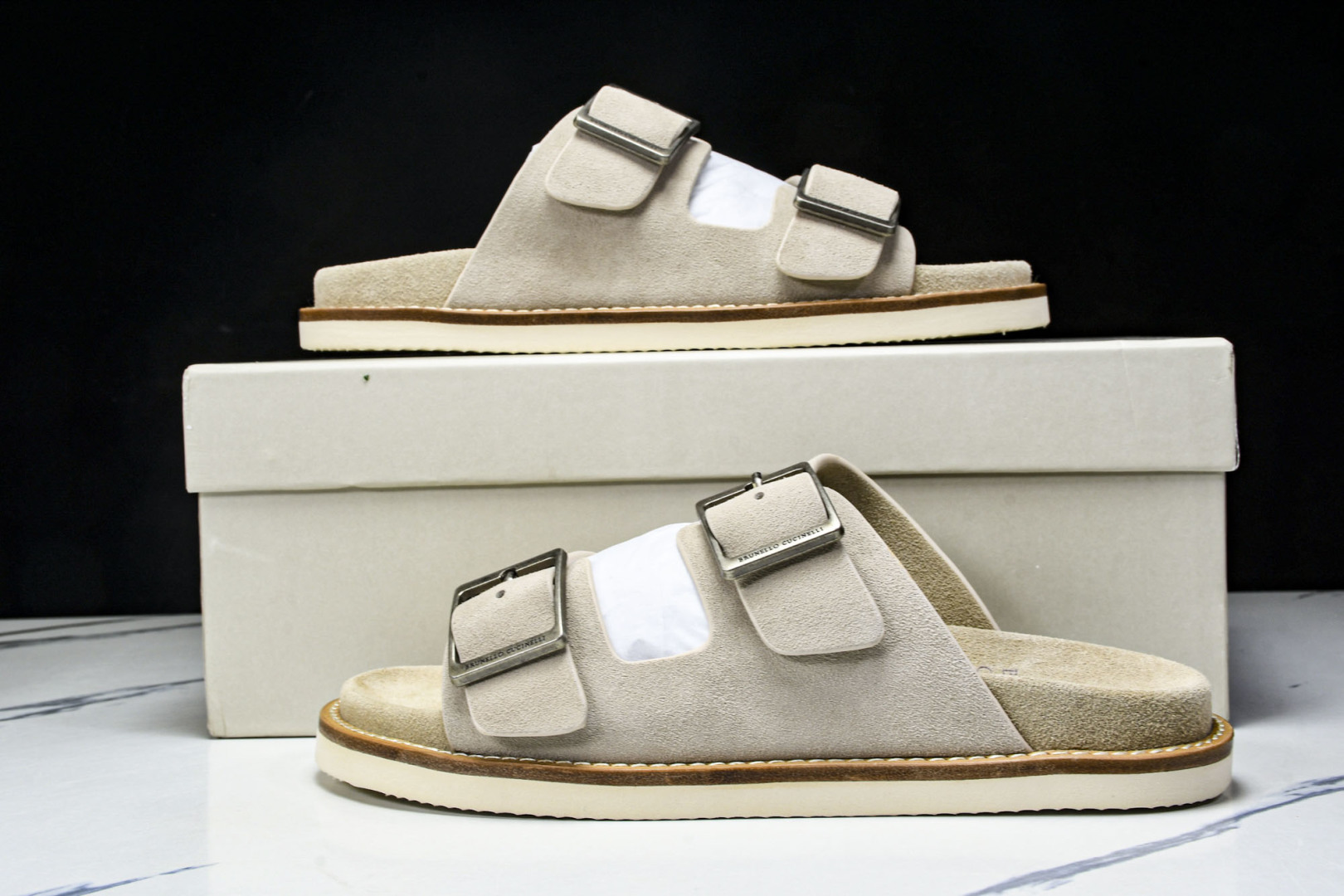 拖 尺码39-45

纯原版出品-Brunello Cucinelli 平底露趾一字拖鞋 男款 浅褐色 