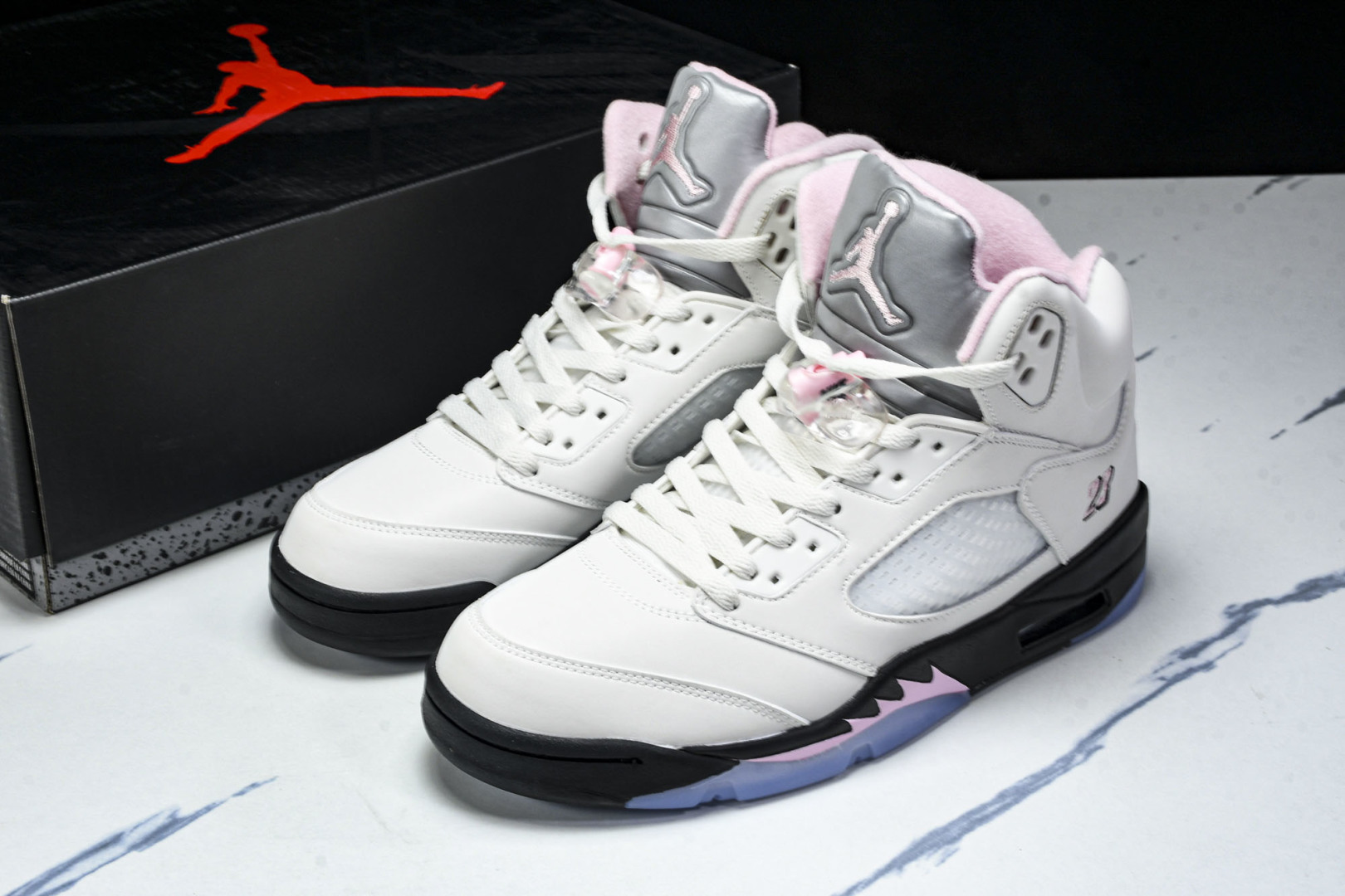 AJ5 尺码40-47.5

纯原版出品-Air Jordan 5 OG 35th Anniversar