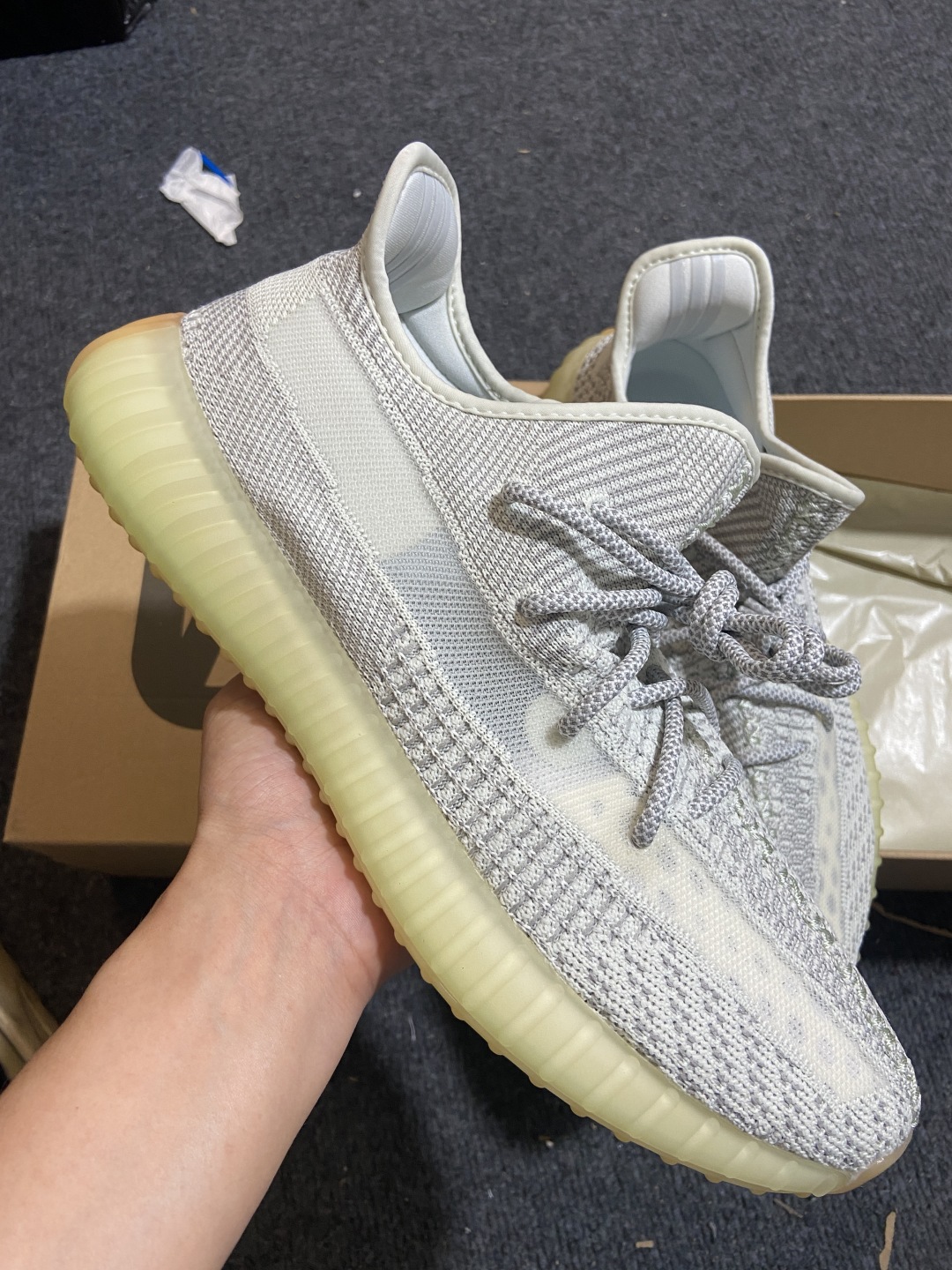 Yeezy350 灰天使鞋码：36-48 偏小0.5

纯原版出品-Yeezy Boost 350 V2