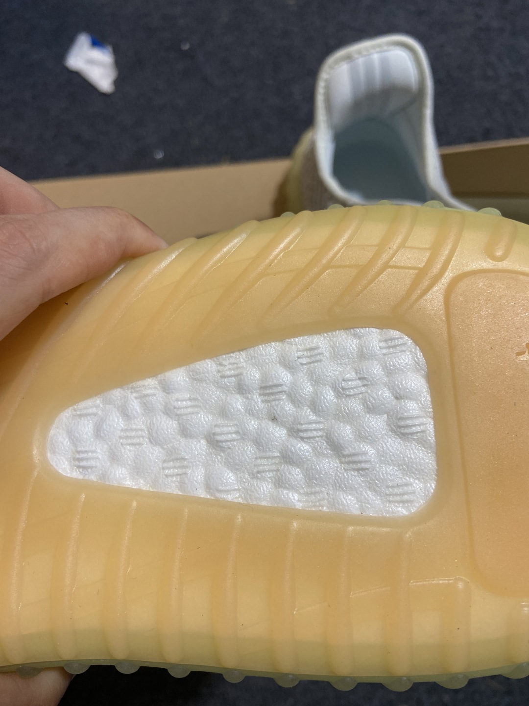 Yeezy350 灰天使鞋码：36-48 偏小0.5

纯原版出品-Yeezy Boost 350 V2