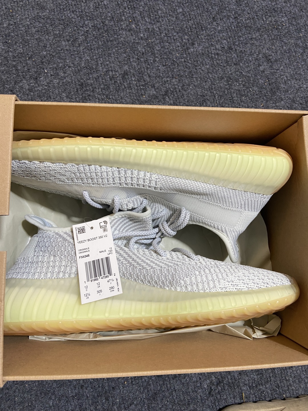 Yeezy350 灰天使鞋码：36-48 偏小0.5

纯原版出品-Yeezy Boost 350 V2