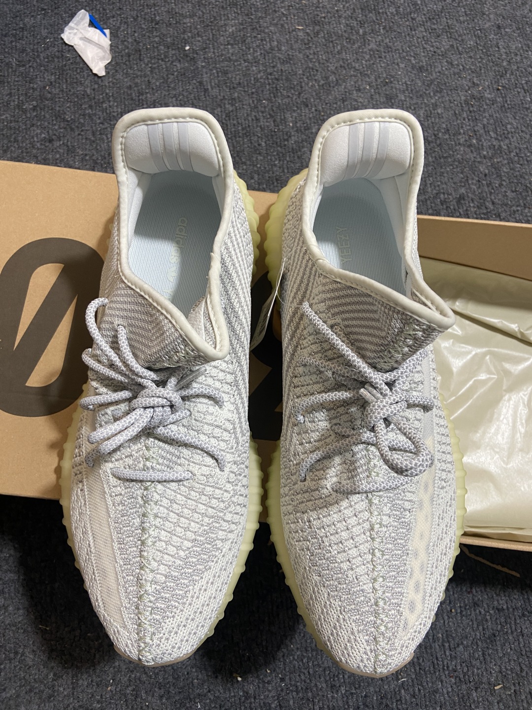 Yeezy350 灰天使鞋码：36-48 偏小0.5

纯原版出品-Yeezy Boost 350 V2