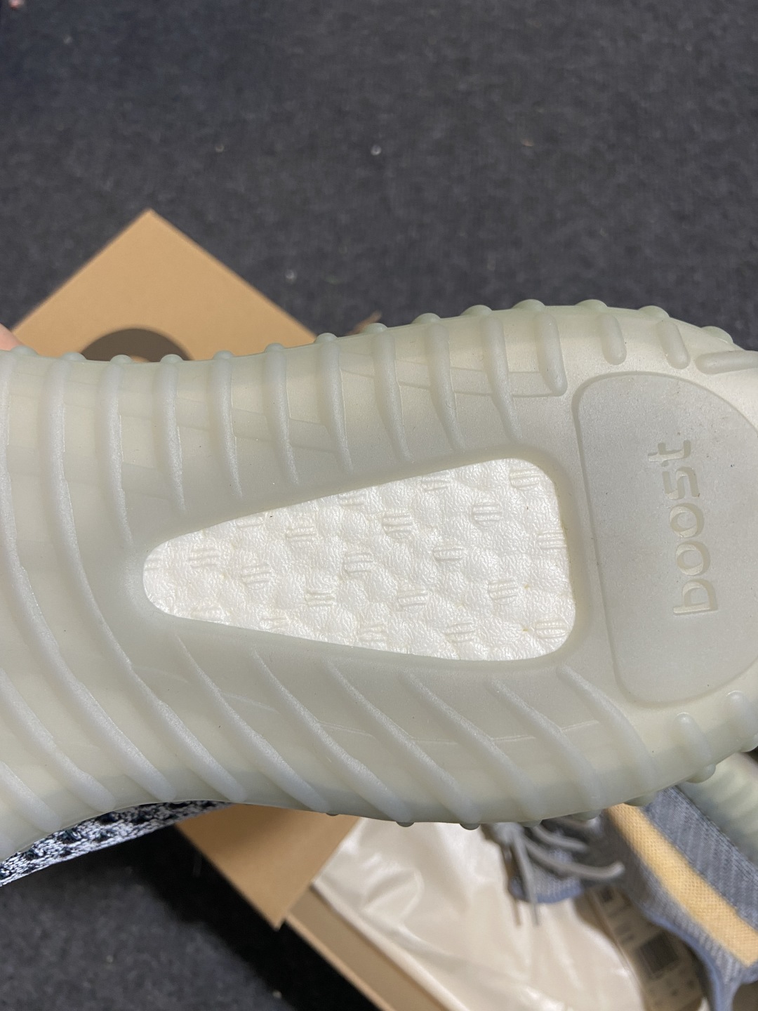 Yeezy水洗丹宁 尺码36-48

纯原版出品-Yeezy Boost 350 V2 Ash Blue