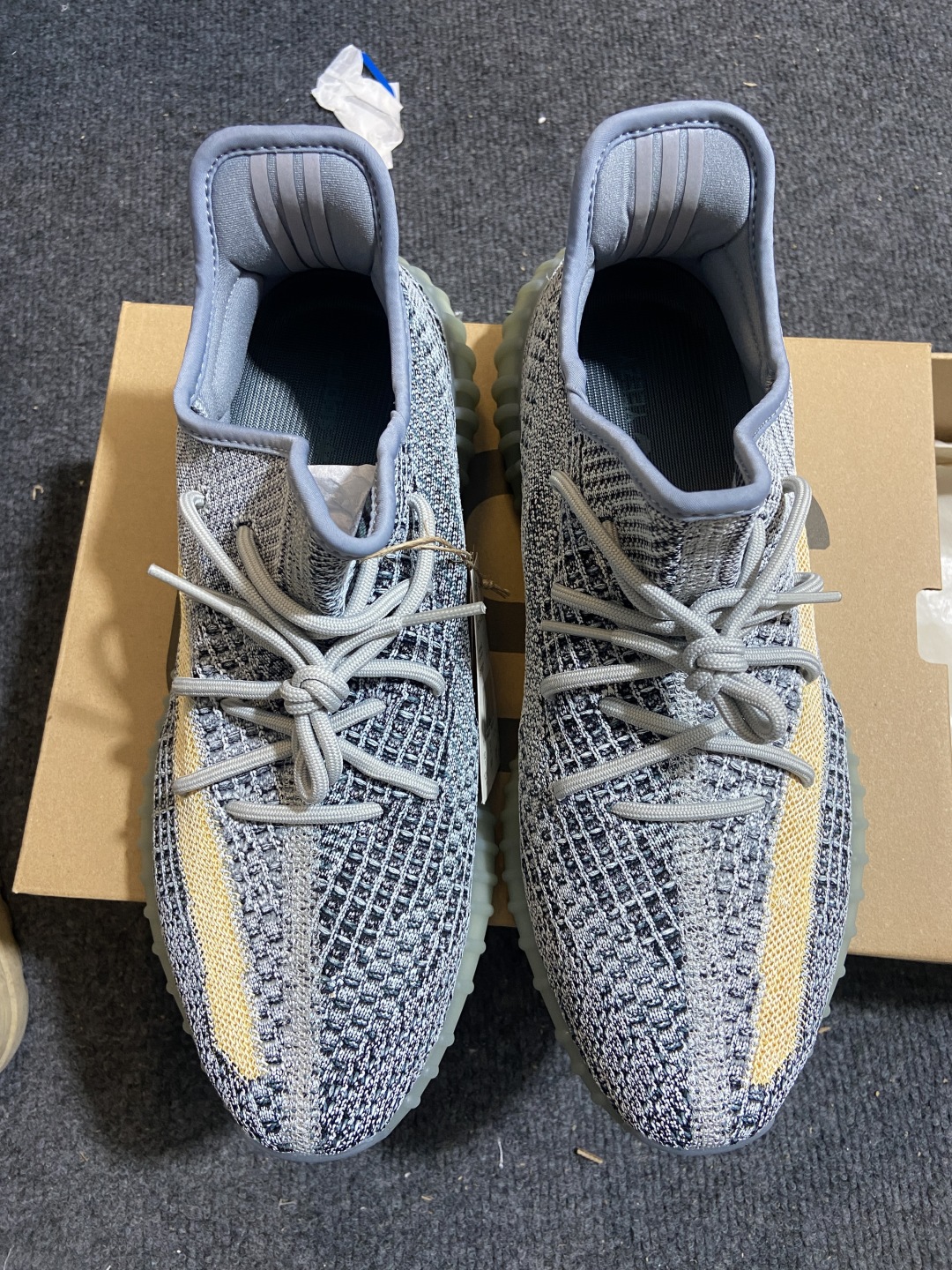 Yeezy水洗丹宁 尺码36-48

纯原版出品-Yeezy Boost 350 V2 Ash Blue