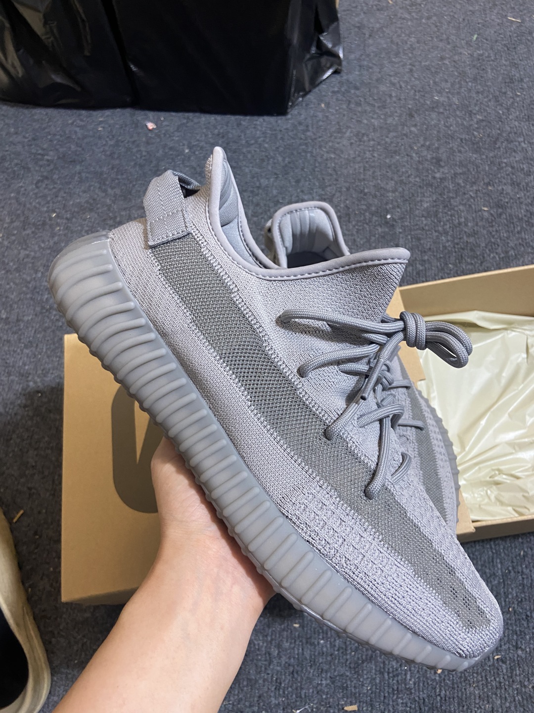 Yeezy烟灰 鞋码36-48

纯原版出品-Yeezy350 V2 烟灰色 IF3219  YZ014