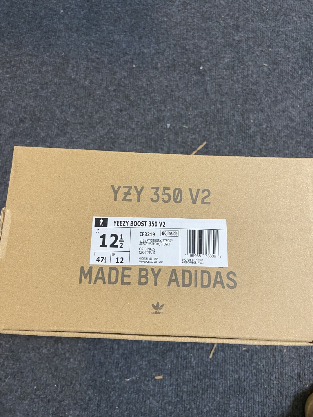 Yeezy烟灰 鞋码36-48

纯原版出品-Yeezy350 V2 烟灰色 IF3219  YZ014