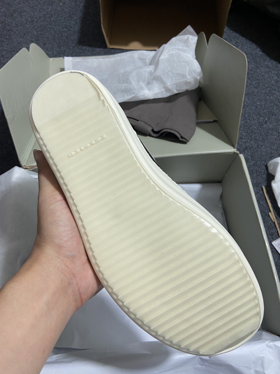 Rickowens 尺码35-46

纯原出品-Rick Owens DRKSHDW 灰黑布面  瑞克 