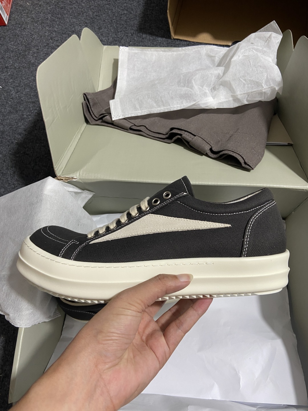 Rickowens 尺码35-46

纯原出品-Rick Owens DRKSHDW 灰黑布面  瑞克 