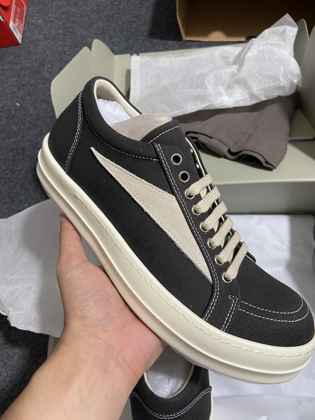 Rickowens 尺码35-46

纯原出品-Rick Owens DRKSHDW 灰黑布面  瑞克 
