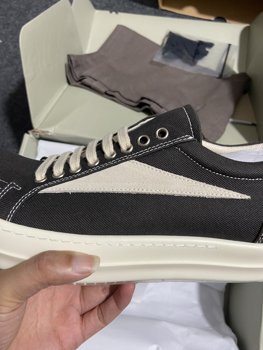 Rickowens 尺码35-46

纯原出品-Rick Owens DRKSHDW 灰黑布面  瑞克 