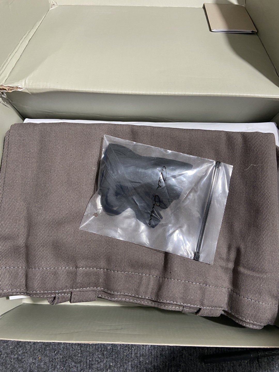 Rickowens 尺码35-46

纯原出品-Rick Owens DRKSHDW 灰黑布面  瑞克 