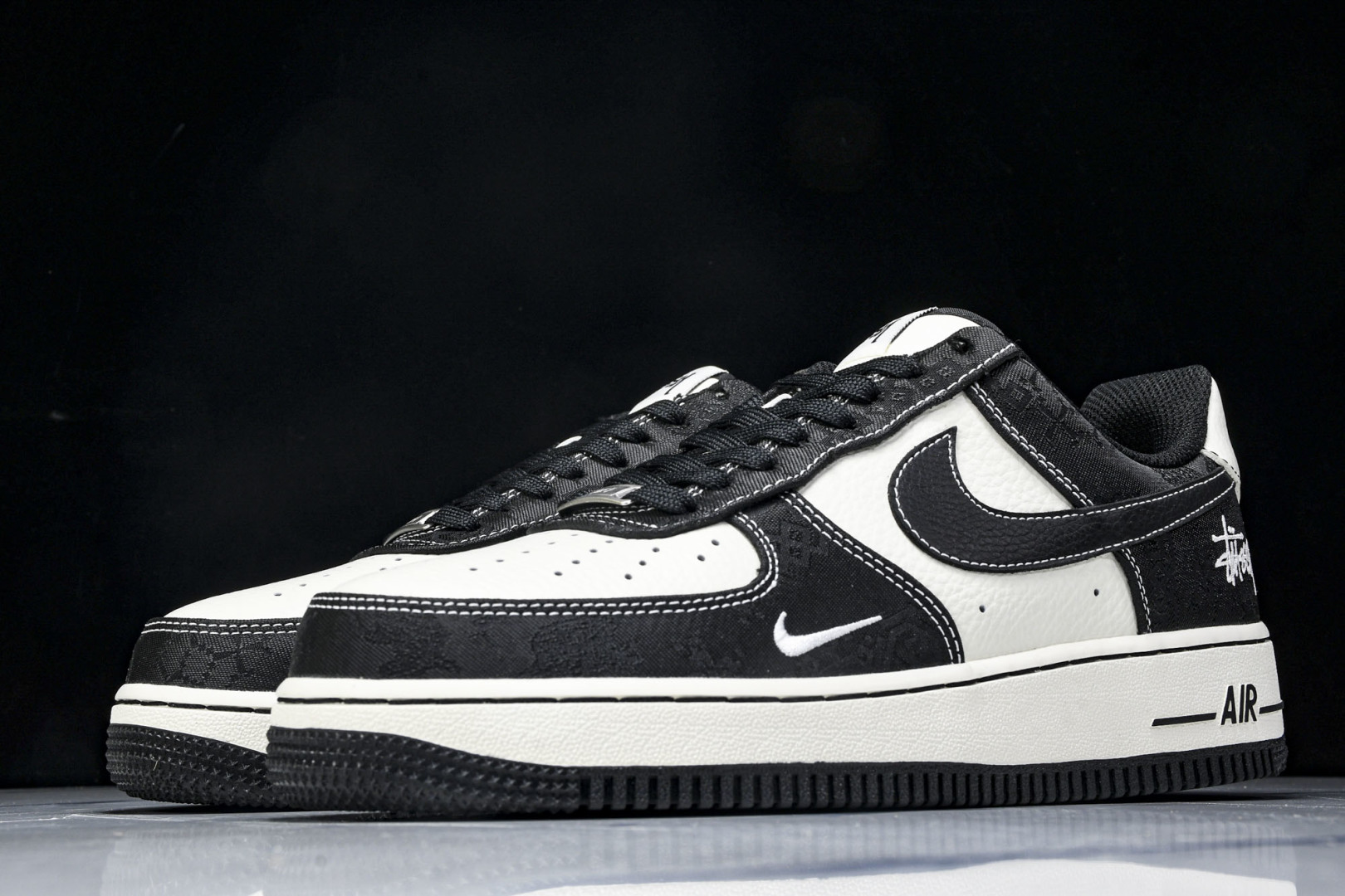 AF1空军 尺码36-45

纯原出品-Air Force 1'07 Low LV联名 米黑勾红标 空军
