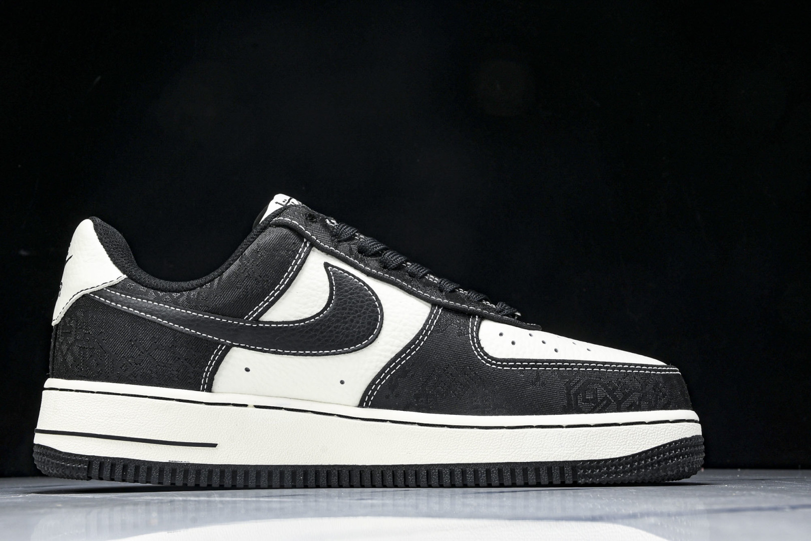 AF1空军 尺码36-45

纯原出品-Air Force 1'07 Low LV联名 米黑勾红标 空军