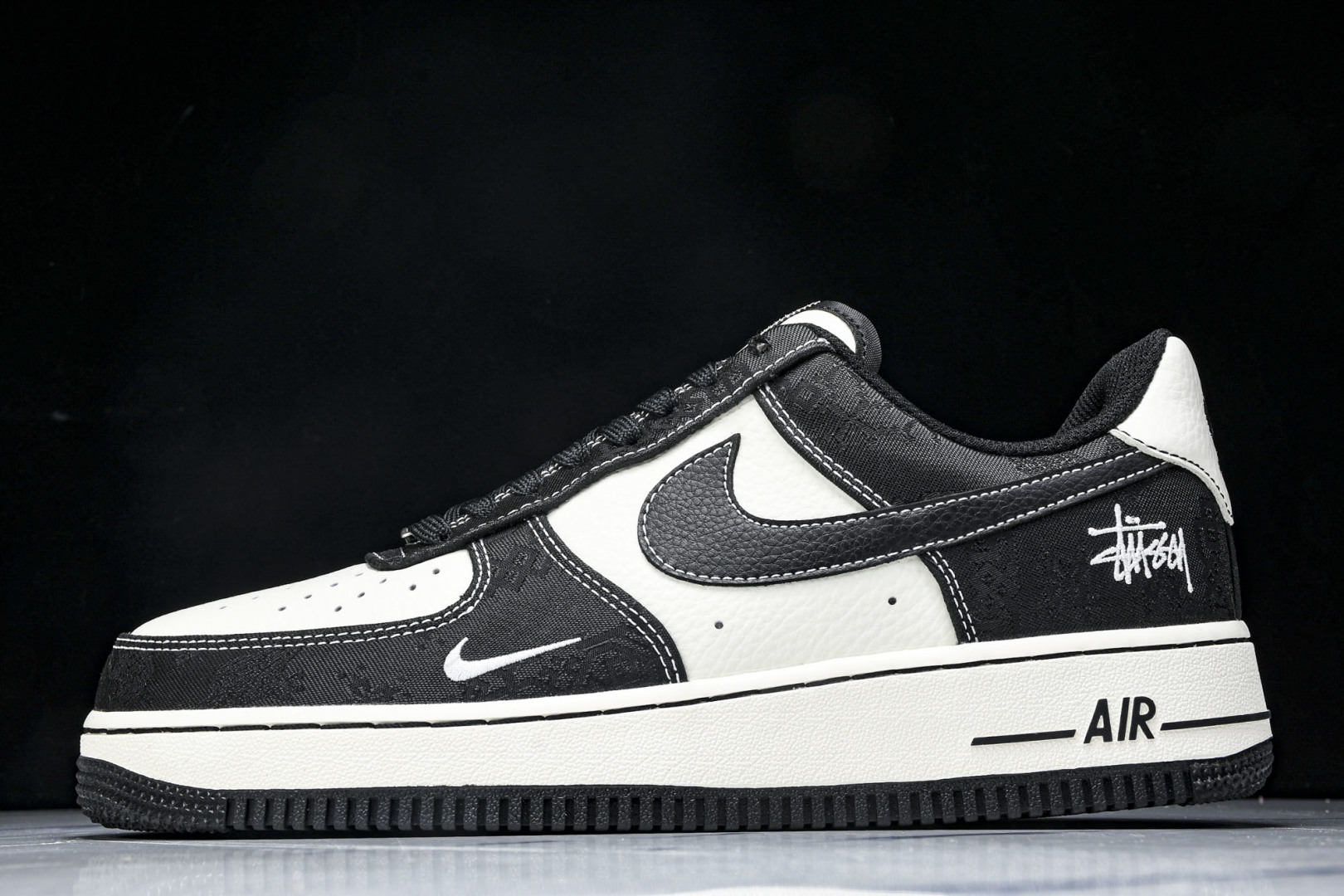 AF1空军 尺码36-45

纯原出品-Air Force 1'07 Low LV联名 米黑勾红标 空军