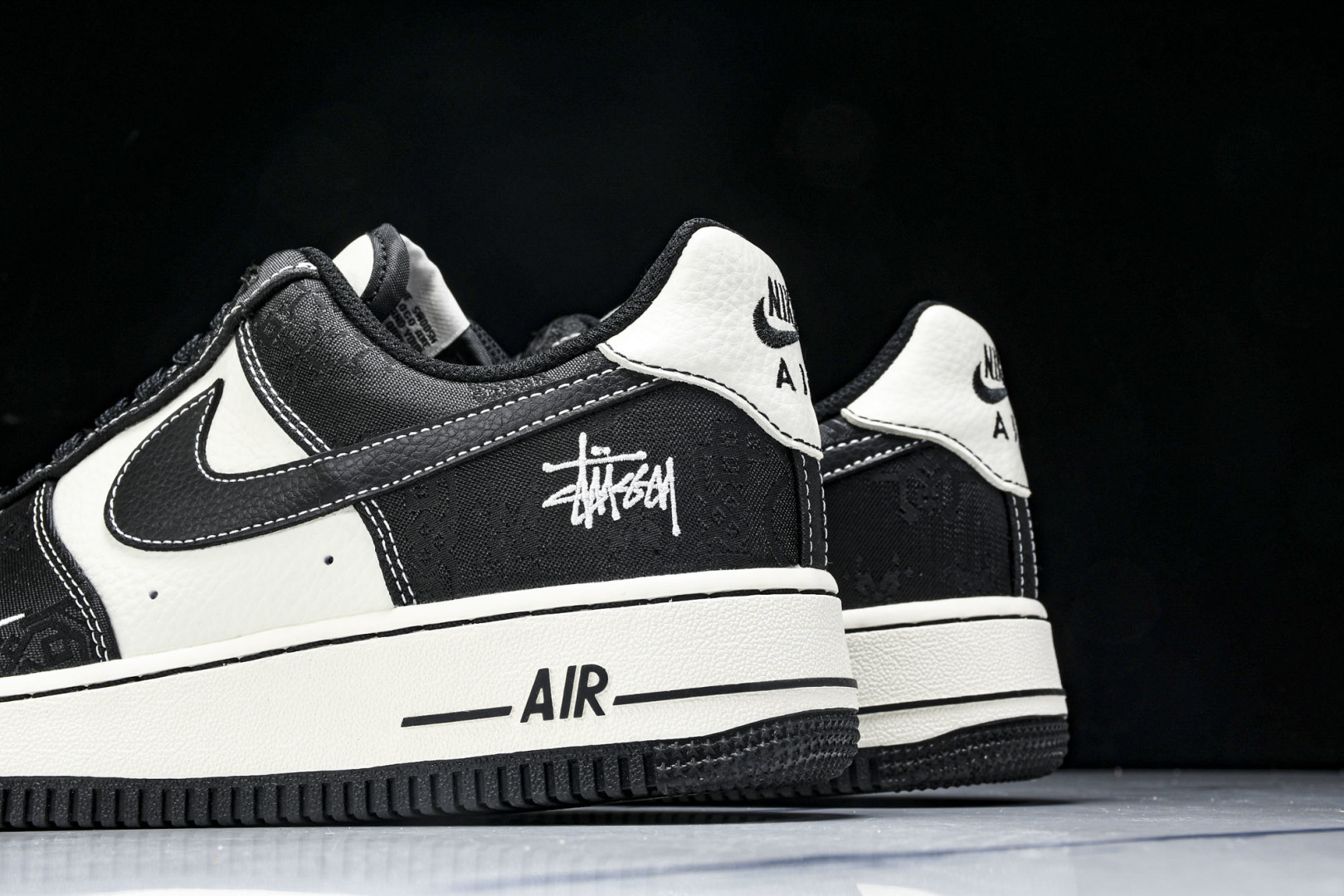 AF1空军 尺码36-45

纯原出品-Air Force 1'07 Low LV联名 米黑勾红标 空军