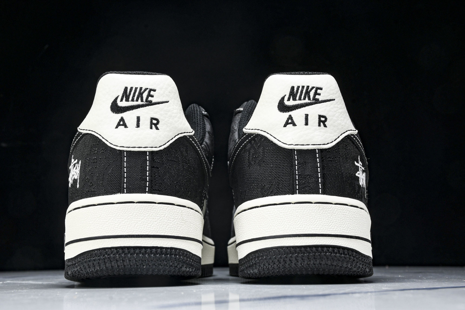 AF1空军 尺码36-45

纯原出品-Air Force 1'07 Low LV联名 米黑勾红标 空军