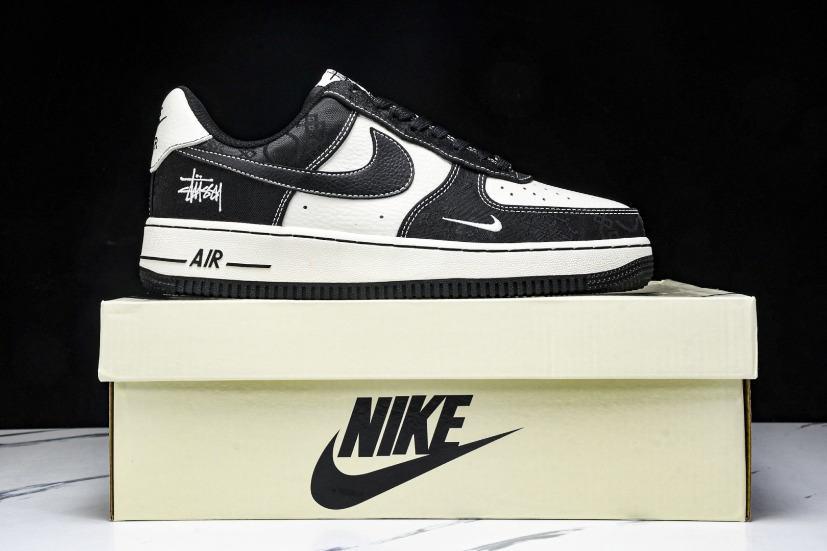 AF1空军 尺码36-45

纯原出品-Air Force 1'07 Low LV联名 米黑勾红标 空军