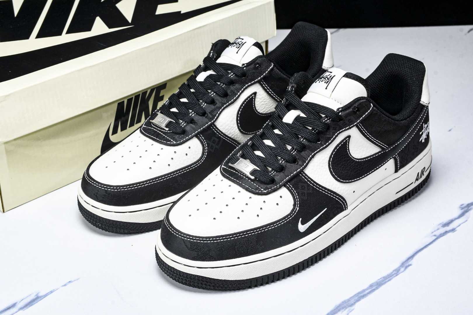 AF1空军 尺码36-45

纯原出品-Air Force 1'07 Low LV联名 米黑勾红标 空军