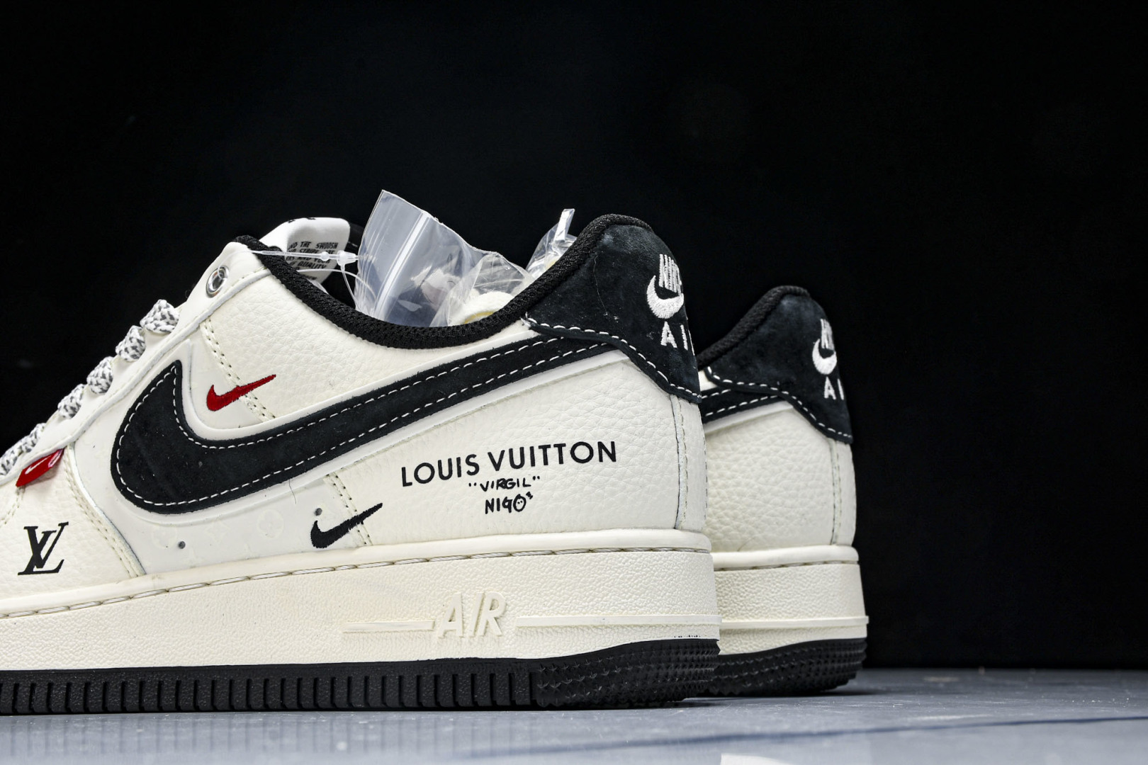 AF1空军 尺码36-45

纯原出品-Air Force 1'07 Low LV联名 米黑勾红标 空军