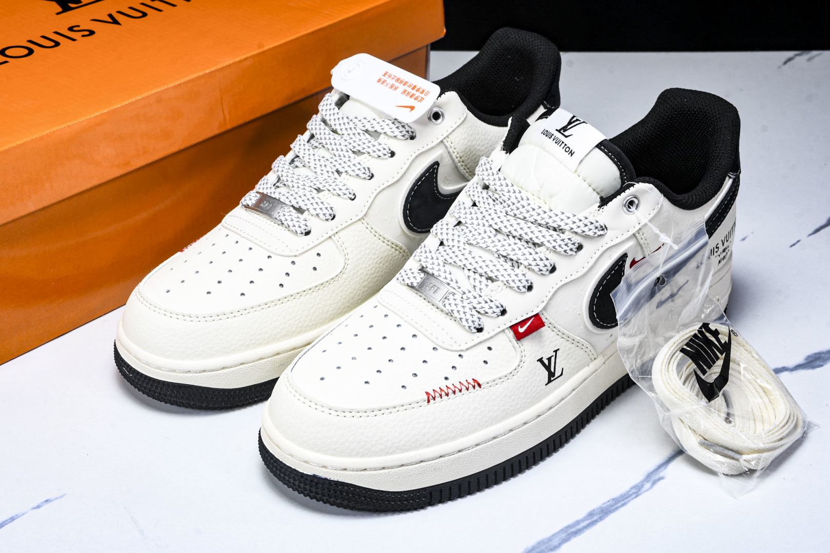 AF1空军 尺码36-45

纯原出品-Air Force 1'07 Low LV联名 米黑勾红标 空军