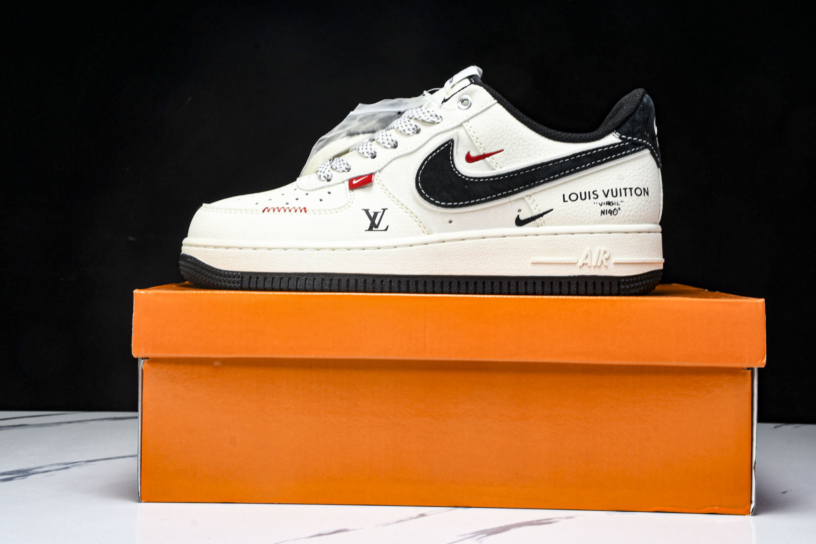 AF1空军 尺码36-45

纯原出品-Air Force 1'07 Low LV联名 米黑勾红标 空军