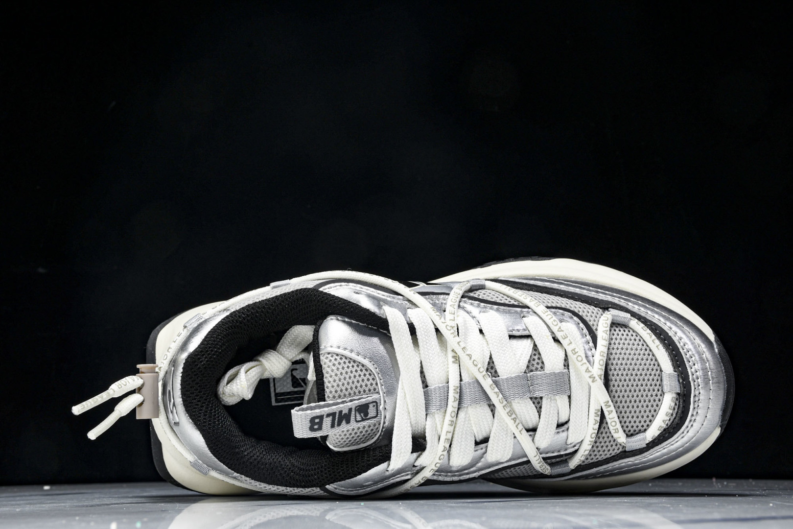 MLB 尺码35-45

纯原出品-MLB Chunky Runner 绑带黑银  3ARNCRL4N(