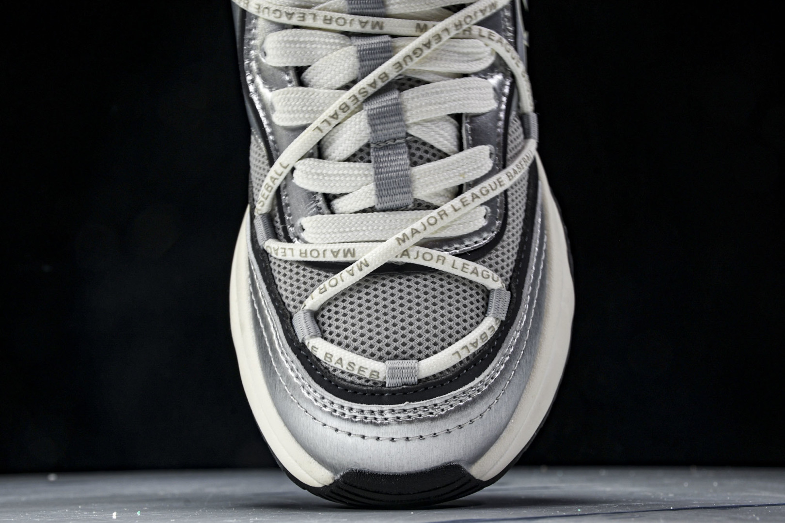 MLB 尺码35-45

纯原出品-MLB Chunky Runner 绑带黑银  3ARNCRL4N(