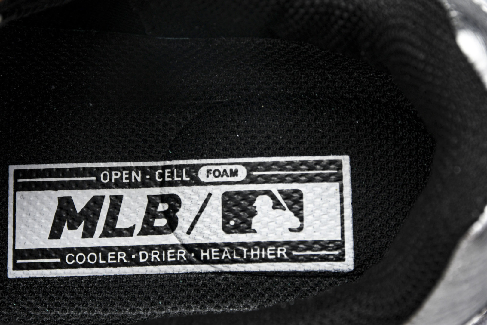 MLB 尺码35-45

纯原出品-MLB Chunky Runner 绑带黑银  3ARNCRL4N(