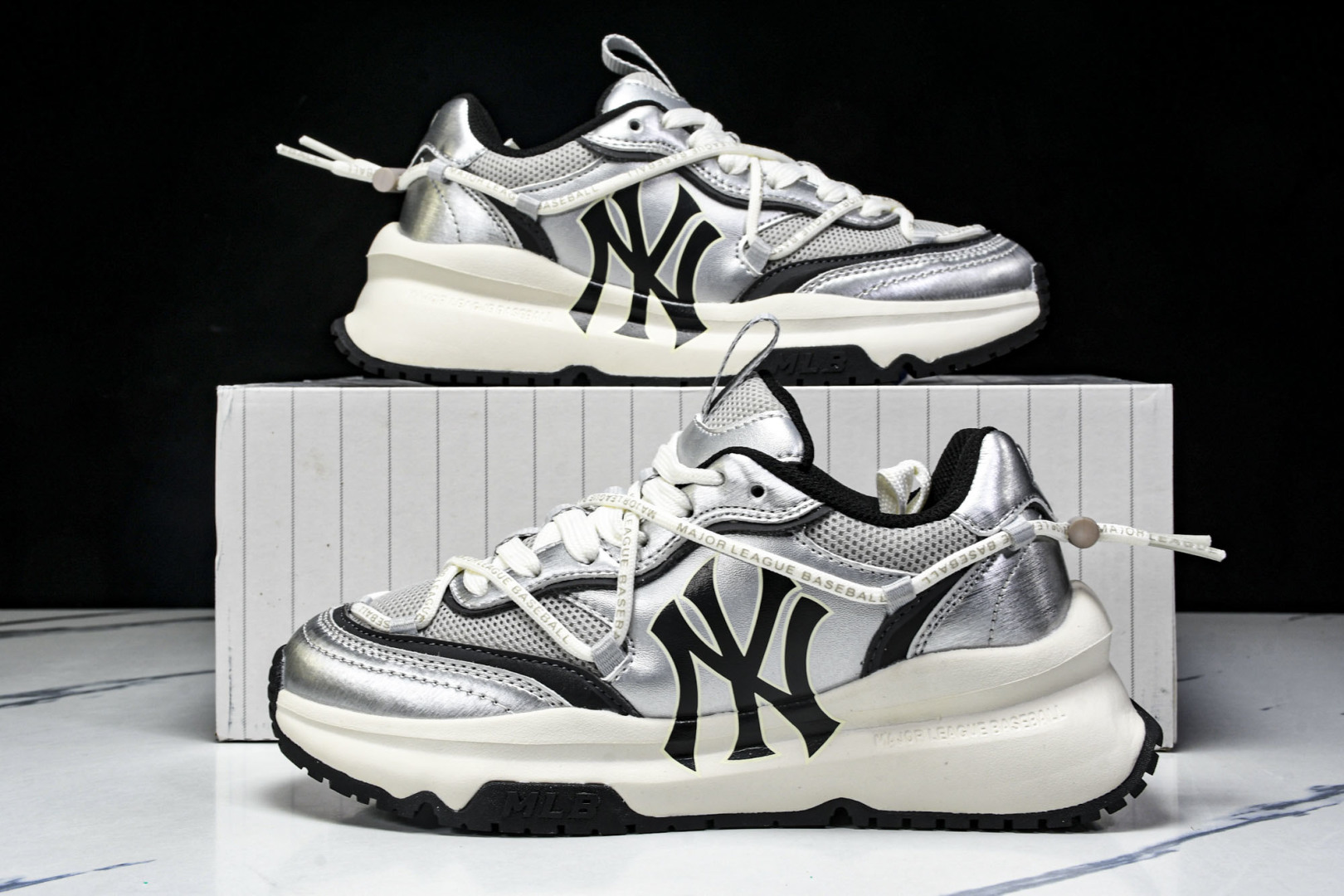 MLB 尺码35-45

纯原出品-MLB Chunky Runner 绑带黑银  3ARNCRL4N(