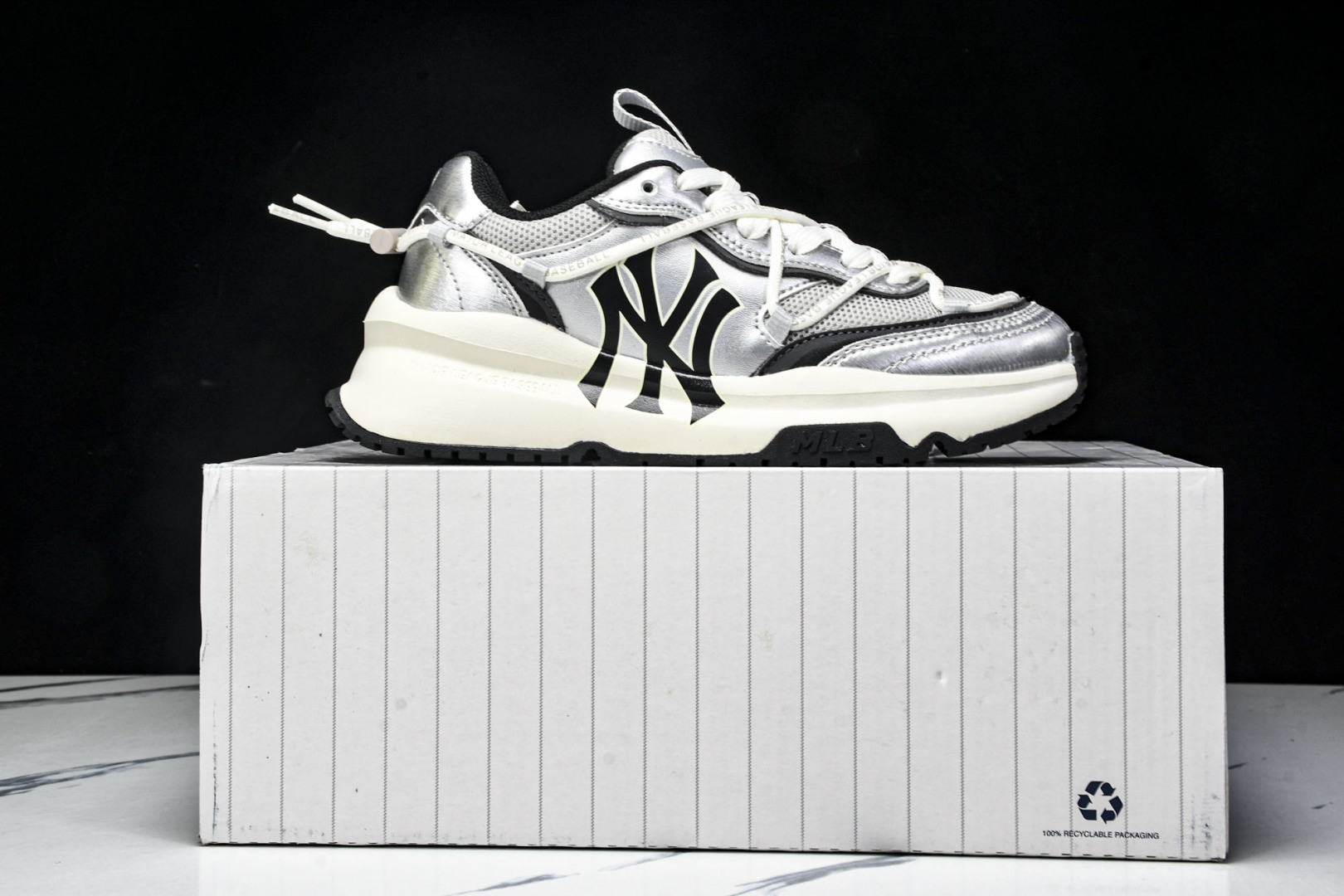 MLB 尺码35-45

纯原出品-MLB Chunky Runner 绑带黑银  3ARNCRL4N(