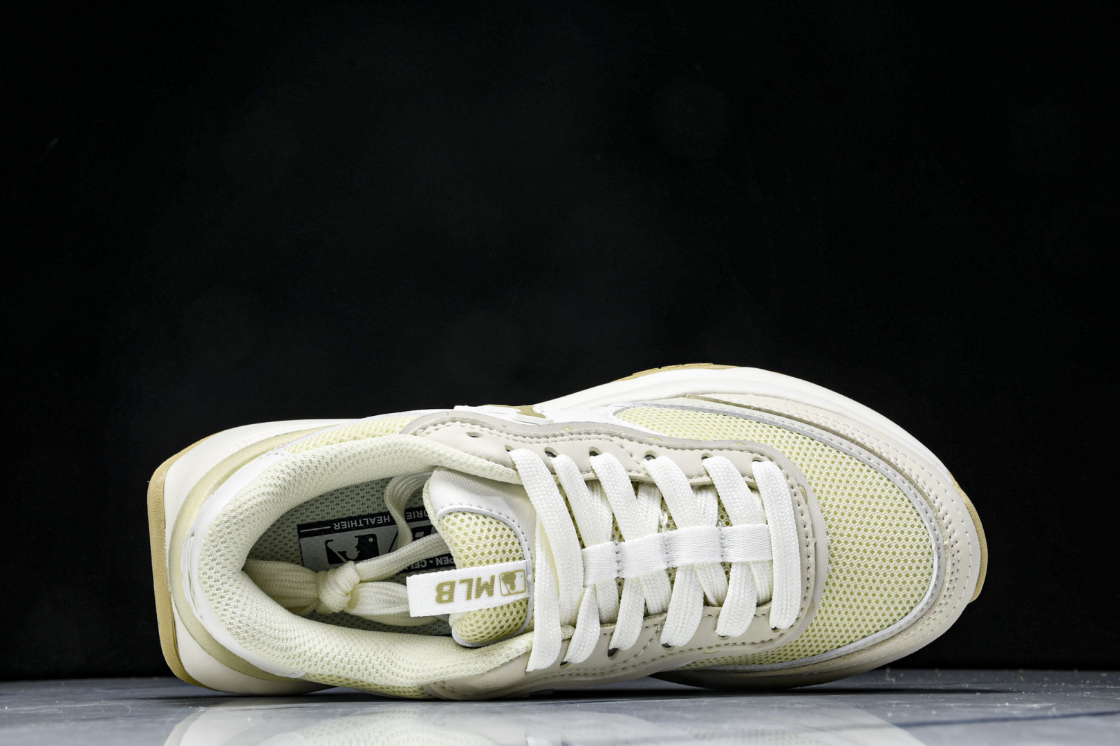 MLB 尺码35-45

纯原出品-MLB Chunky Runner 牙白色 白黄  3ARNCRM4