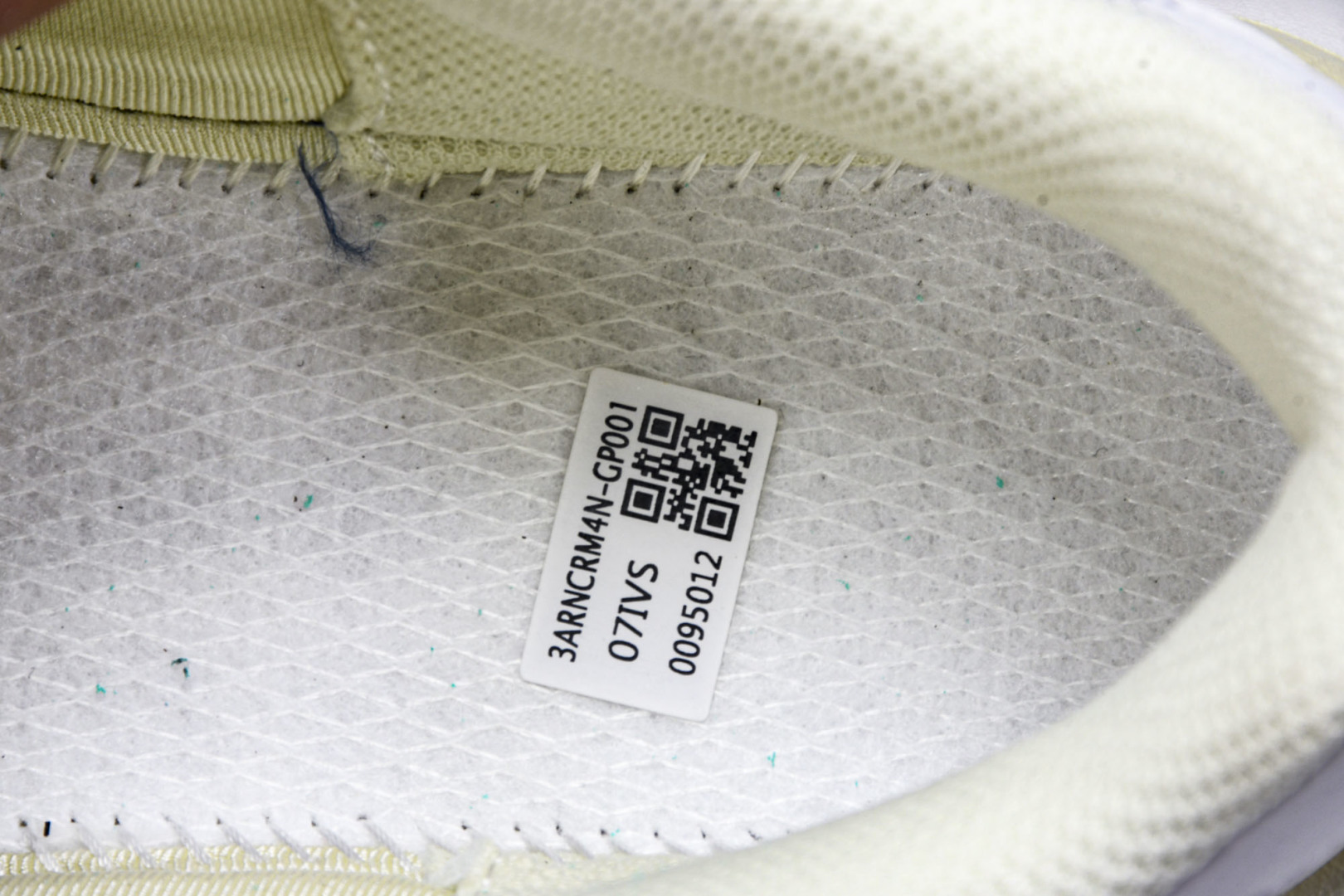 MLB 尺码35-45

纯原出品-MLB Chunky Runner 牙白色 白黄  3ARNCRM4