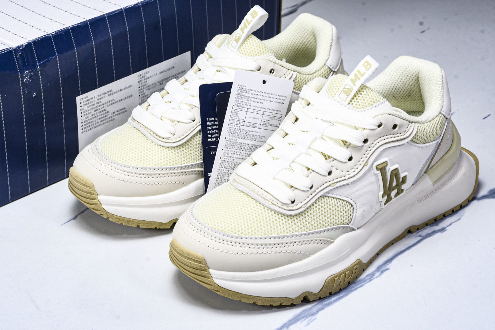MLB 尺码35-45

纯原出品-MLB Chunky Runner 牙白色 白黄  3ARNCRM4