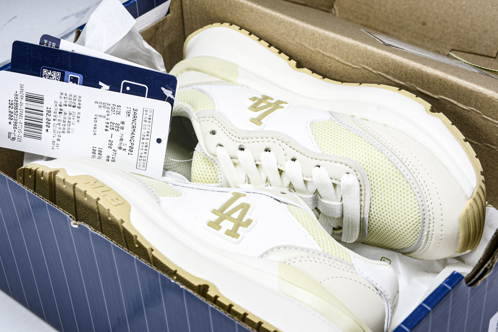 MLB 尺码35-45

纯原出品-MLB Chunky Runner 牙白色 白黄  3ARNCRM4