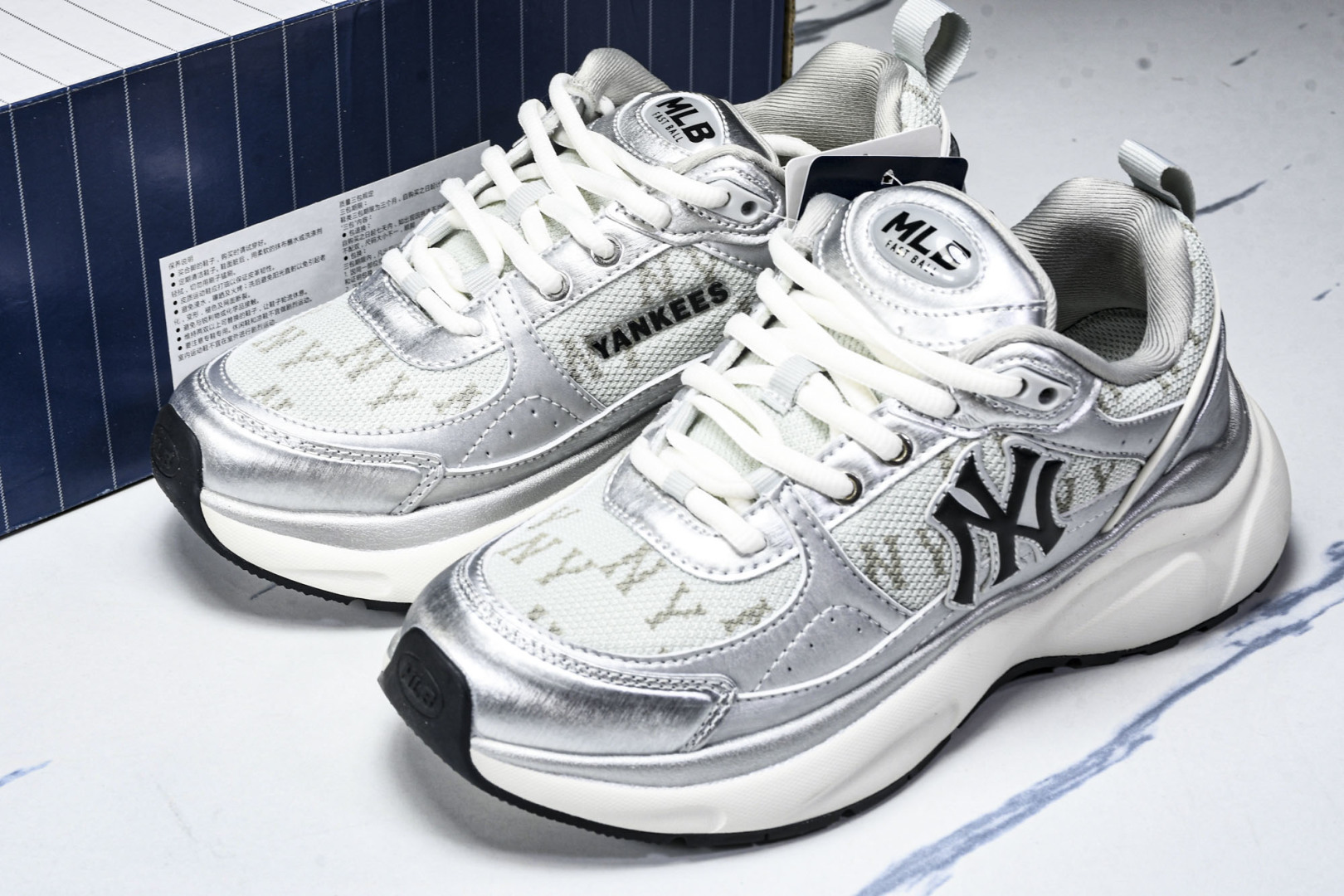 MLB 尺码35-45

纯原出品-MLB银色 MLB 24SS 纽约洋基队 复古休闲跑步 防滑耐磨 低