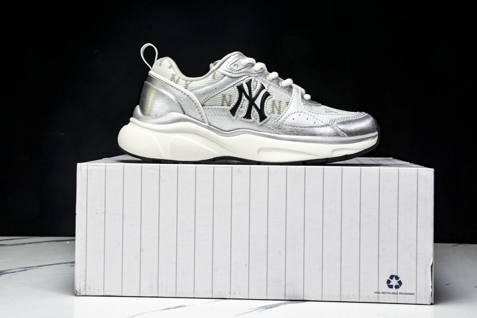 MLB 尺码35-45

纯原出品-MLB银色 MLB 24SS 纽约洋基队 复古休闲跑步 防滑耐磨 低